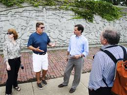Retired police chief Frank Pomeroy speaks to Winona Learning Club