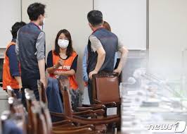 이는 12일 정부세종청사에서 열린 최저임금위원회 제9차 전원회의에서 결정됐다. Opn Oqrzq6besm