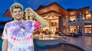 Airplane mode is a 2019 american parody film directed by david dinetz and dylan trussell, and written by dinetz, trussell, logan paul and jake paul.logan paul portrays the main character, a fictionalized version of himself, who is put in a situation where he has to overcome his fear of flying in order to land a plane containing a group of famous social media influencers. New Smart Home Twan Kuyper Youtube