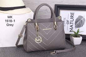 Peminat jenama michael kors di malaysia boleh mendapatkan rangkaian koleksi beg tangan. 5 Jenama Handbag Yang Digilai Oleh Isteri Panduan Untuk Suami