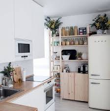 Di area ini pada umumnya digunakan sebagai tempat untuk para penghuni rumah menyiapkan makanan, memasak, bahkan untuk tempat makan bersama dengan keluarga. Desain Dapur Sederhana Tanpa Kitchen Set Yang Sedang Tren Dizeen Dapur Minimalis Dapur Rumah Kamar Tidur Minimalis Kecil