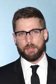 Dustin Milligan εκδοτική εικόνες. εικόνα από