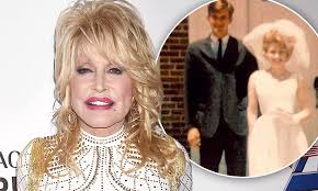 Carl dean was born on july 20, 1942 in nashville, tennessee, usa as carl thomas dean. Dolly Parton Reveals The Secret To Her 52 Year Long Marriage To Notoriously Private Carl Dean Daily Mail Online