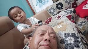 नक्कली नाति सँग रमाइलो गर्दै