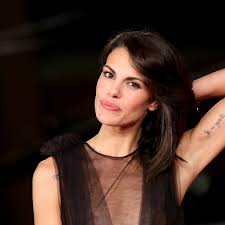 Ora ha i capelli più chiari e con la frangetta. Taglio Capelli Primavera 2021 Il Caschetto Di Bianca Guaccero