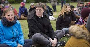 Karácsony nem él fényűző életet. Vetokenyszer Forrongo Zuglo Magyar Narancs