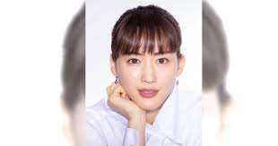綾瀨遙（日语： 綾瀬 （ あやせ ） はるか ，1985年3月24日 － ），為日本 廣島縣出身的女演員和女歌手。 帝京大學短期大學國際溝通學科中途退學，現隸屬horipro事務所。 V Ayohbamspnom