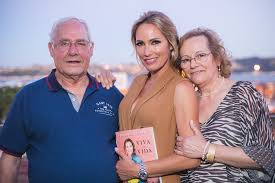 Rui oliveira surpreendeu os seguidores ao partilhar vídeos com os filhos de fernanda serrano. Fernanda Serrano Lanca Segundo Livro Com A Presenca Dos Pais E Amigos Movenoticias