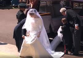 Meghan markle wowed millions around the world on saturday afternoon when she arrived on the steps of st george's chapel in windsor in a spectacular ivory gown, extravagant veil and breathtaking tiara. Meghan Markle Wedding Dress Revealed Duchess Of Sussex Wears Givenchy To Marry Prince Harry The Independent The Independent