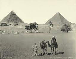 أهرامات الجيزة وأمامها مقابر للبدو egypt egypt history pyramids egypt