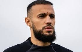 Davina Tobin's Instagram, Twitter & Facebook