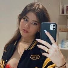 Roxane Schneider's Instagram, Twitter & Facebook