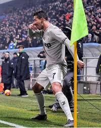 Ronaldo Makes A New Celebration Mixing Siiii Dybala Mask Ronaldo Christiano Ronaldo Ronaldo Celebration