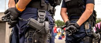 The work of denis dailleux, who has been living in cairo for the past nine years, is a lasting tribute between denis dailleux and cairo, it is a true love story : Melun Un Jeune Homme Arme D Un Couteau Grievement Blesse Par La Police Le Point