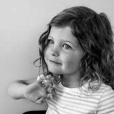 One thing about me, I'm always ready for a hair moment. 💁‍♀️📸✨ #moodymini  #kidsphotographer #childrensphotography #portraitphotographer  #confidenceboost #kidsconfidence #familyphotoshootideas #familyphotoshoots  #studiophotography ...