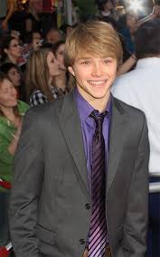 Hee is 30 years old as of 2018. Jonas Brothers Premiere 02 09 Sterling Knight Starstruck Sterling Knight Young Celebrities