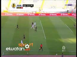 سخر الجزائري عادل خلو، معلق مباراة بيراميدز والرجاء البيضاوي المغربي، من خطأ الحارس شريف إكرامي الذي أهدى بطل المغرب هدفاً مبكراً بطريقة غريبة. Bprymzvfxz7 Pm