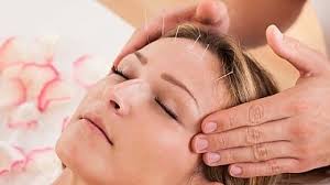 We use specialized massage oils depending on your skin that provides moisturising and other benefits to your skin. Kansas City Area Professional Spa La Vita Bella Day Spa