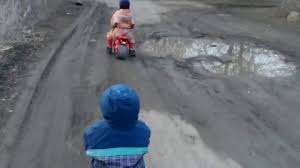 машина едет далеко далеко далеко везет машина молоко молоко Ekaterina Zheleznova Vezyot Menya Mashina Pesenka Youtube