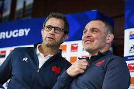 Fabien galthié, né le à cahors dans le lot, est un joueur international français de rugby à xv. Xv De France Quand Fabien Galthie Et Raphael Ibanez Chambrent Antoine Dupont Actu Rugby