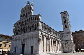 Until 1370 it was the seat of the consiglio maggiore (major council), the commune's most important assembly. Lucca Una Bellezza Toscana Facciamo 4 Passi