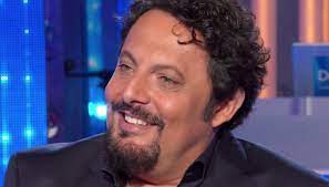 Tratto dallo spettacolo sono romano ma non è colpa mia in versione bolscevica enrico brignano veste i panni di un rivoluzionario moscovita. Uffyntczijv Am