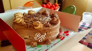 Buttercream Chocolate Cake Gateau Au Chocolat A La Creme Au Beurre Fait Maison Par Le Bistro Gourmand Lome Patisserie Familiale Togolais Food Desserts Cake