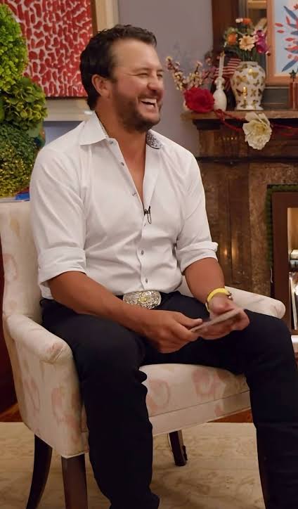 Luke Bryan's music calms newborn baby to sleep
