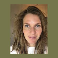 Jeg har fået én på kassen . eller jeg har givet mig selv én på kassen . Jeg  er tidsoptimist . Tror jeg kan nå det hele på den halve