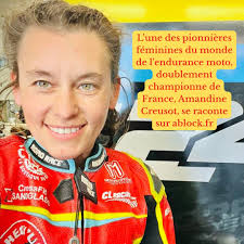 Rien n'est de trop pour se protéger de ce soleil de plomb 🥵 Ce dimanche 10  août, j'ai eu le plaisir et le privilège, accompagnée de notre manager  Clarisse, de retrouver @jenniferlamonica__,