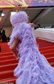 She was a member of thomas zeumer's metropolitan models. Elsa Hosk Makes A Stunning Arrival In A Dramatic Purple Feathered Gown Feather Gown Purple Feather Elsa Hosk