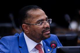 Câmara dos Deputados aprova projeto que garante acesso à habilitação para  pescadores não alfabetizados