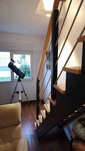 Pour une finition très fine, les techniciens privilégient souvent le sablage à l'aide des perles de verre douces. Escalier Marche Vernis Naturel Et Limon Laque Noir A Geneston Declic Menuiserie