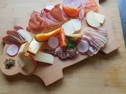 Charcuteries Et Truite Produits Fumes Par Nos Soins Tomme De Montagne Munster De Notre Vallee Charcuterie Munster Alimentaire