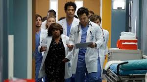Meanwhile, owen and amelia are faced with one of the most controversial surgeries of their careers. Grey S Anatomy Saison 17 Prevoit D Integrer La Pandemie De Covid 19 Dans L Intrigue