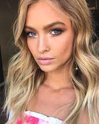 The origin and use of smokey eyes rather a natural survival instinct than a cosmetic one as to protect eyes from harsh sun or ward off evil or eye infections. Pin On Ideas