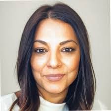 Lora Posey's Instagram, Twitter & Facebook