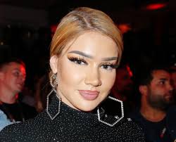 Bauch Beine Po”: Shitstorm gegen Shirin David