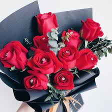 Bunga ini melambangkan cinta dan kecantikan. Classic Red The Legendary Bouquet 50gram Florist Kuala Lumpur