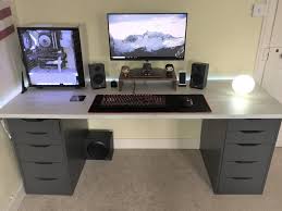 Https Ift Tt 2qfomzb Setup Black And White With A Bit Of Red Better Pics Home Office Setup Computer Desk Setup Diy Computer Desk