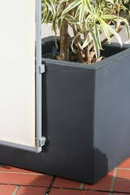 Praktische stellwand für garten und balkon die warmen sommermonate verbringt man gerne im garten oder auf dem balkon und genießt die wärmenden sonnenstrahlen oder sitzt abends bei einer flasche wein mit freunden und familie beisammen. Mobile Sichtschutz Paravents Stabile Stellwande Fur Sportevents Auch Als Windschutz Mobiler Sichtschutz Mobiler Sichtschutz Terrasse Windschutz