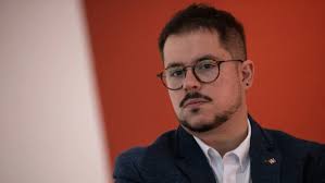 El embajador de Chile en España responde tras polémica por dichos y una  foto