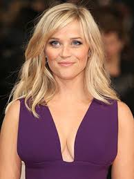 Actress reese witherspoon was quite lovely in her green strapless dress and silky straight long blond hair loose on her shoulders at the tiffany & co. Here S How You Can Get Reese Witherspoon S Amazing Blonde Highlights Allure