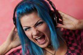 A snake bite piercing is quite popular these days, and more and more young people are getting them on their lips. Snakebites Piercing Das Sollten Sie Bei Pflege Und Reinigung Beachten
