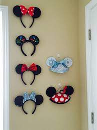 Displaying Your Disney Ears I Have Always Found It Difficult To Decide How To Put Up My Beloved Ears I Found The Wa Disney Diy Disney Rooms Disney Dorm
