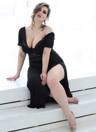 pin on femmes rondes