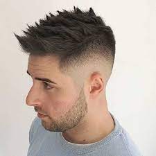 Model potongan rambut pria ini pada dasarnya hanya tiga potongan rambut panjang, pendek dan juga botak, namun dari ketiga tersebut mempunyai banyak sekali model yang bisa dikombinasikan seperti spiky dan under cut. 12 Model Potongan Rambut Undercut 2021 Yang Layak Dicoba