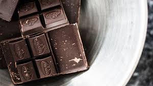chocolate and dark chocolate nutrition