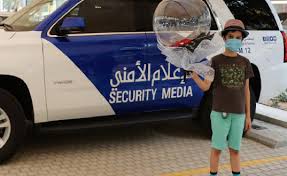 شرطة أبوظبي تحتفل بالذكرى الـ60 لتأسيسها، ومدير عام أبوظبي للإعلام يقول إنها تتبنى أفضل الممارسات العالمية في خدماتها. ÙÙŠ ÙŠÙˆÙ… Ù…ÙŠÙ„Ø§Ø¯Ù‡ Ø´Ø±Ø·Ø© Ø£Ø¨ÙˆØ¸Ø¨ÙŠ ØªØ³Ø¹Ø¯ Ø·ÙÙ„Ø§ Ù…Ù† Ø£ØµØ­Ø§Ø¨ Ø§Ù„Ù‡Ù…Ù… Ø¨Ø±Ù‚ Ø§Ù„Ø¥Ù…Ø§Ø±Ø§Øª