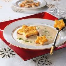 Weinsuppe Mit Kasesternen Rezept Festliche Suppen Zu Weihnachten Weinsuppe Weihnachtsessen Vorspeise